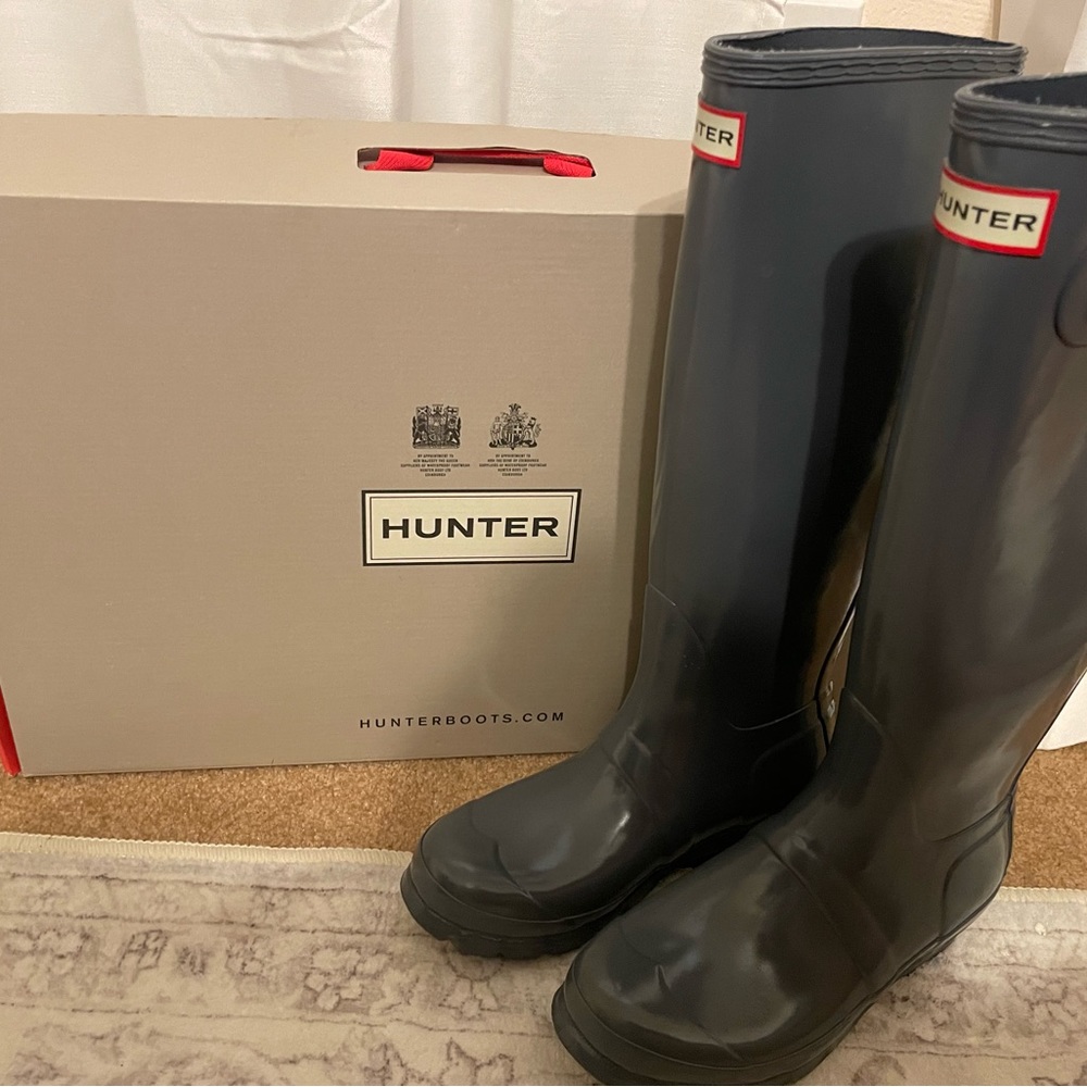 Tall Glossy Hunter Rain Boots-ONLY WORN ONCE